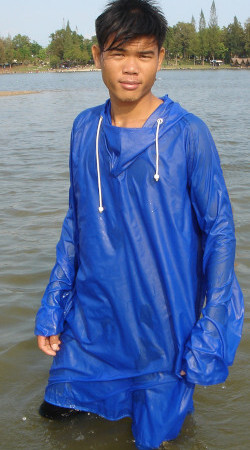 long cagoule gets wet in the lake