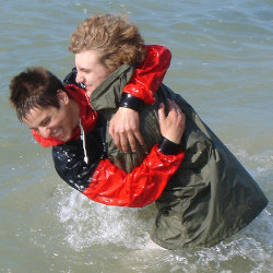 cagoule blue red survival swimming in clothes